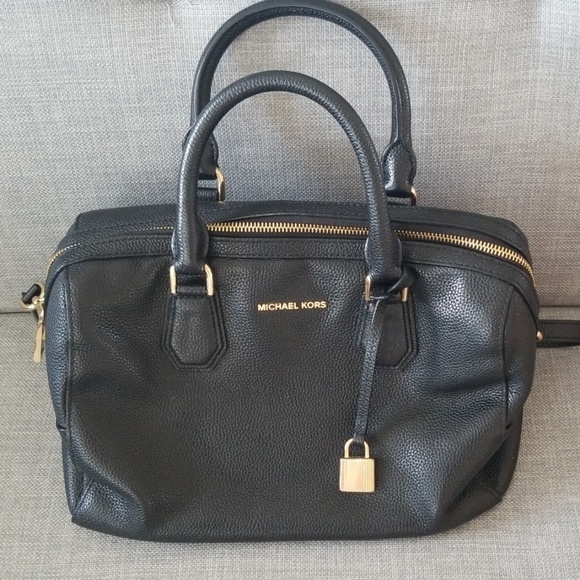 Michael Kors Handbags - Michael Kors Black Pebbled Leather Purse